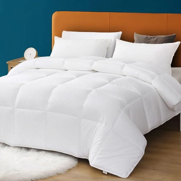 APSMILE Duvet 220 x 240 cm, All-Year Duvet, 300 gsm Microfibre, Suitable for Two People, Quilt 220 x 240 cm, Ökotex 100, Duvet 220 x 240 cm (White)