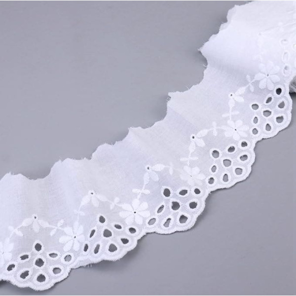ZNZAKKA Eyelets Cotton Lace Trim White Lace Trim Floral Embroidery Scalloped Lace Trim for Sewing Clothing Embellishment Home Decoration (3 Inch x 15 Feet)