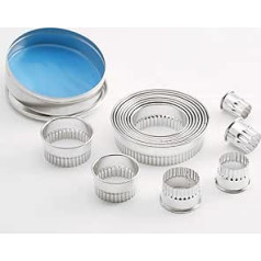 thermohauser Cookie Cutter Set (Stainless Steel) Round, Waved Edges, 14 Pieces, 2.3 - 11.0 cm, Packed in Tin Storage Tin