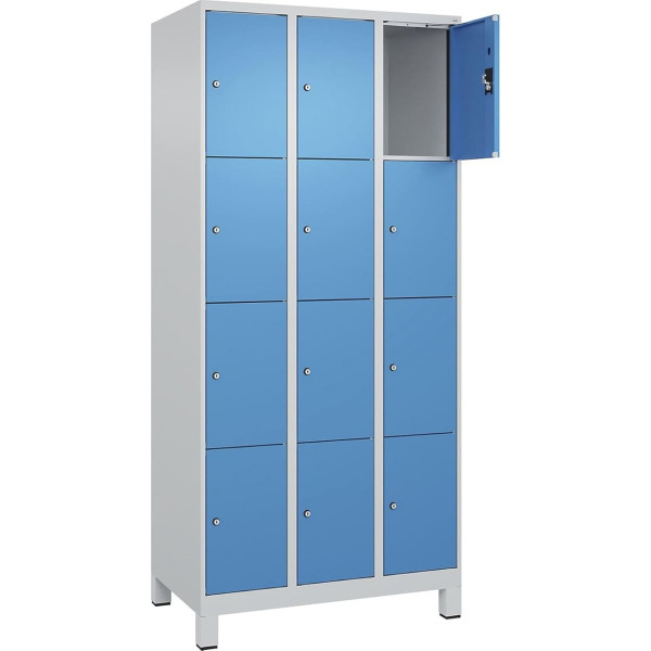 kaiserkraft | 4er-Schließfachschrank Evolo Plus | 3 Abteile | lichtgrau/lichtblau | B 900 mm | 12 Fächer | mit Breiten Füßen | Zylinderschloss