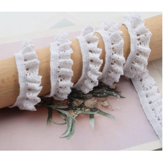 ToBeIT Vintage Cotton Lace Ribbon Decorative Ribbon Lace Fabric Lace Trim for Sewing Crafts Wedding Decoration Scrapbooking Gift Box (White/10 Metres)