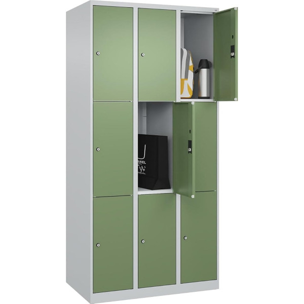 C + P Möbelsysteme C+P | 3er-Schließfachschrank Classic Plus | 3 Abteile | lichtgrau/resedagrün | B 900 mm | 9 Fächer | mit Bodengleitern