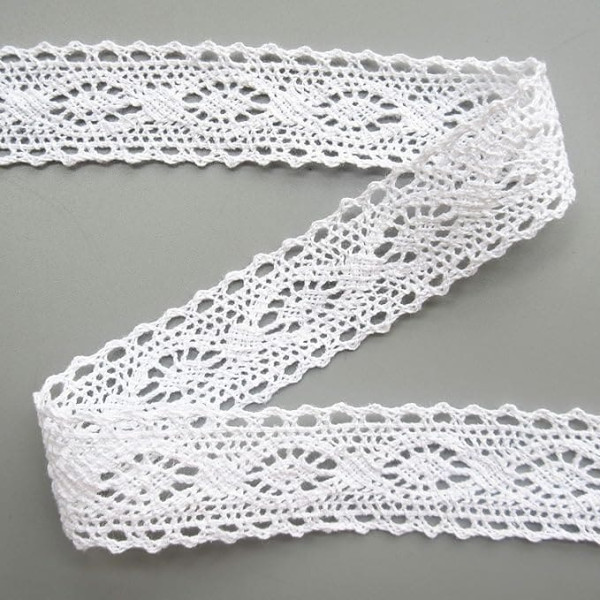 5 Metres Cotton Crochet Floral Lace Ribbon White 3cm Wide Edge Edge Vintage Style Trim Fabric Embroidered Applique Sewing Craft Wedding Wedding Dress Embellishment DIY Cards